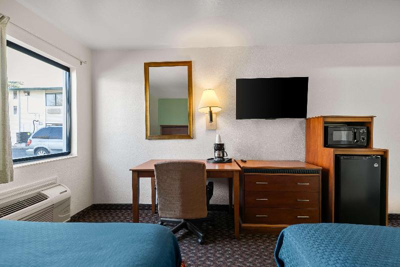 Americas Best Value Inn Lincoln Airport image