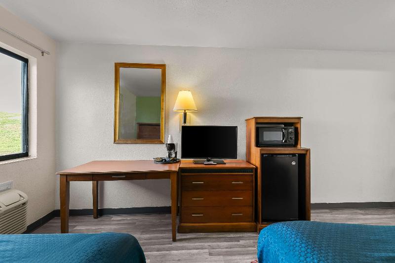 Americas Best Value Inn Lincoln Airport image