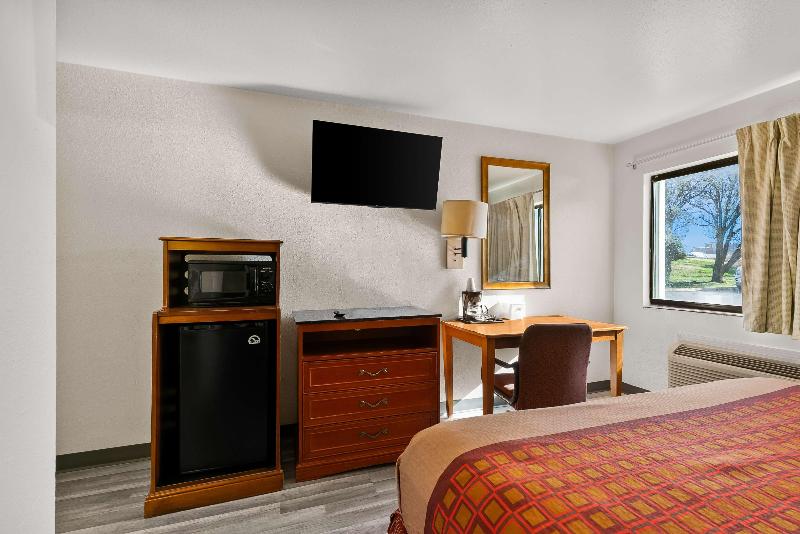 Americas Best Value Inn Lincoln Airport image