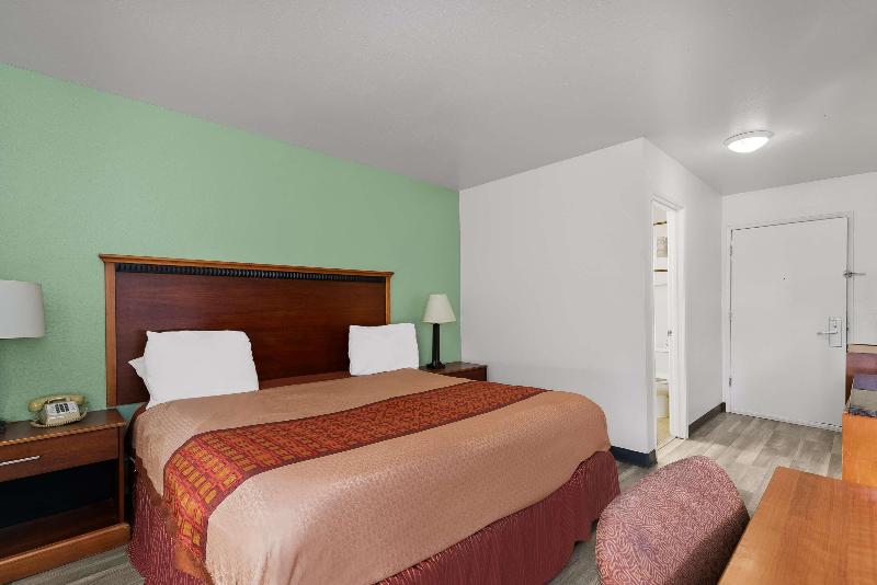 Americas Best Value Inn Lincoln Airport image
