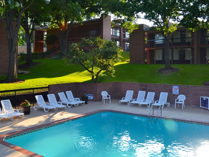 Magnuson Grand Hotel and Conference Center Tyler image