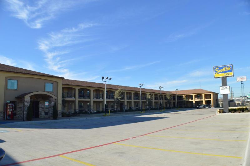 Scottish Inns Fort Worth image
