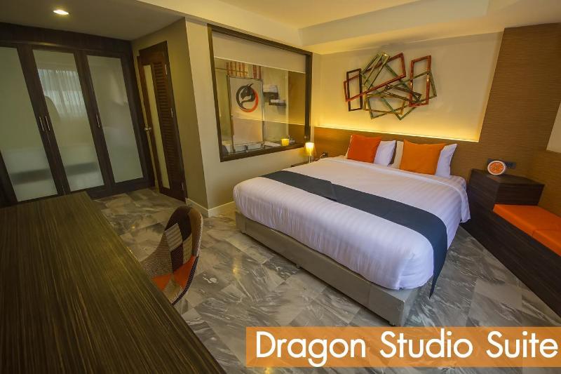 Dragon River Avenue Hotel