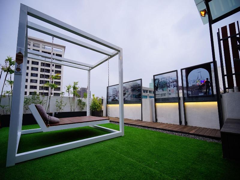 3 Door Hotel image