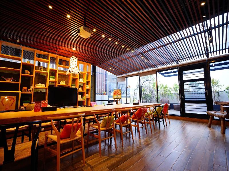 3 Door Hotel image
