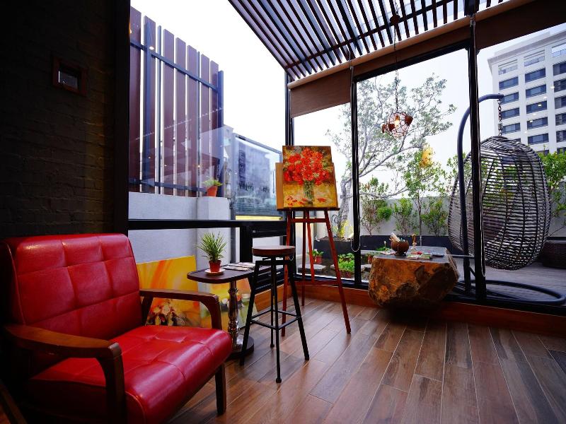 3 Door Hotel image