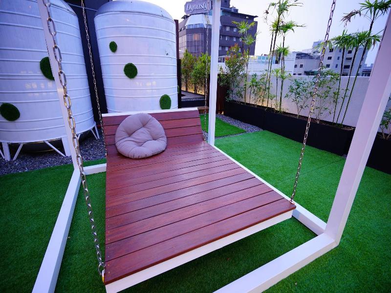 3 Door Hotel image