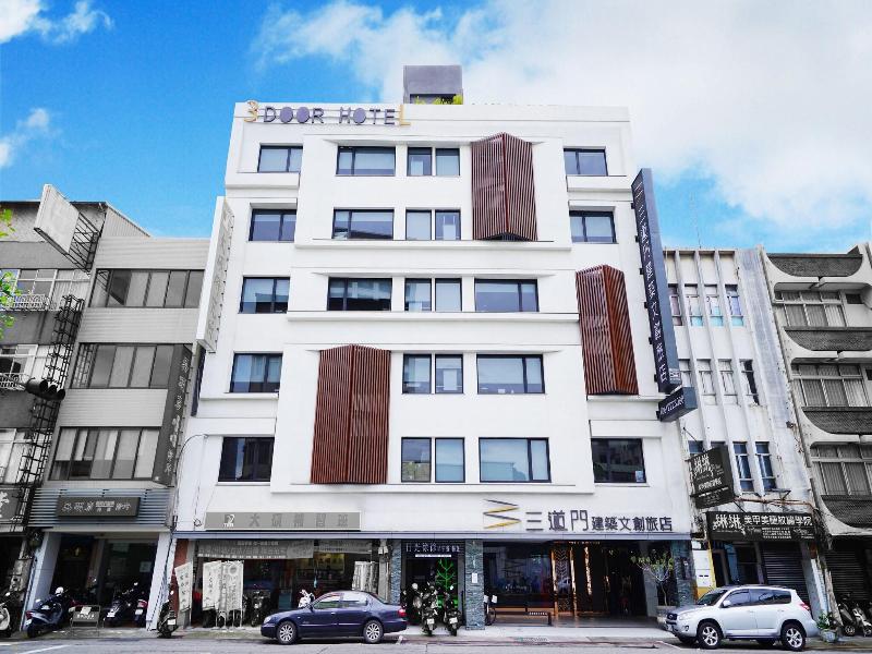 3 Door Hotel image