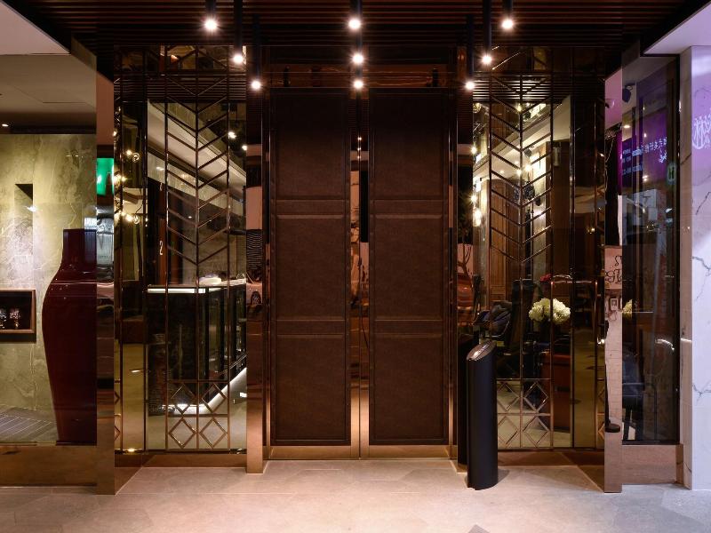3 Door Hotel image