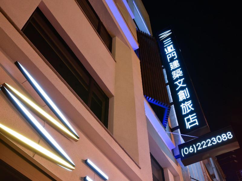 3 Door Hotel image