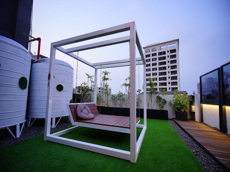 3 Door Hotel image