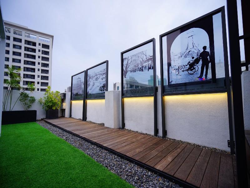 3 Door Hotel image