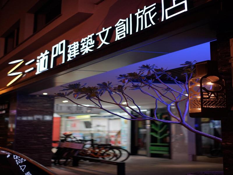 3 Door Hotel image