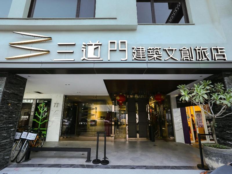 3 Door Hotel image