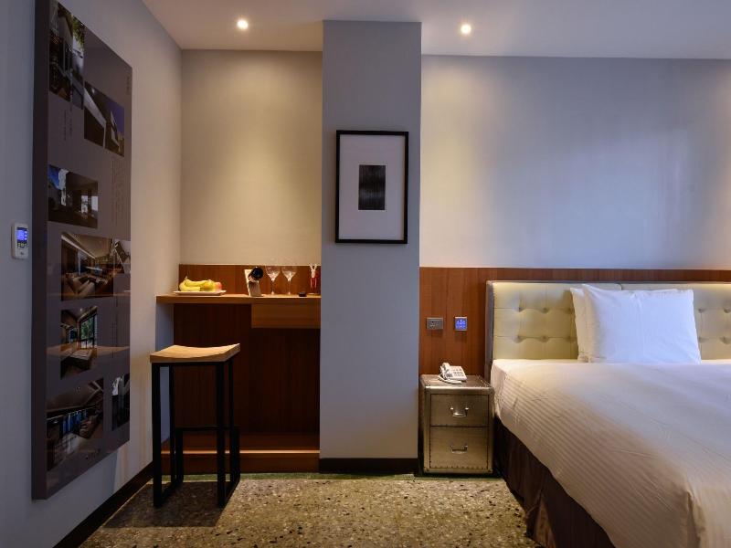 3 Door Hotel image