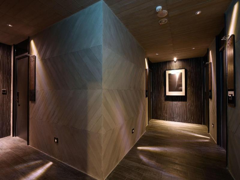 3 Door Hotel image