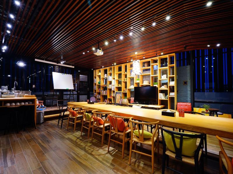 3 Door Hotel image