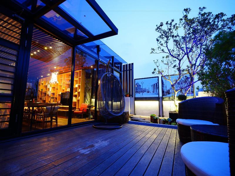 3 Door Hotel image