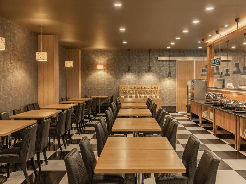 Kindness Hotel Tainan Chihkan Tower image