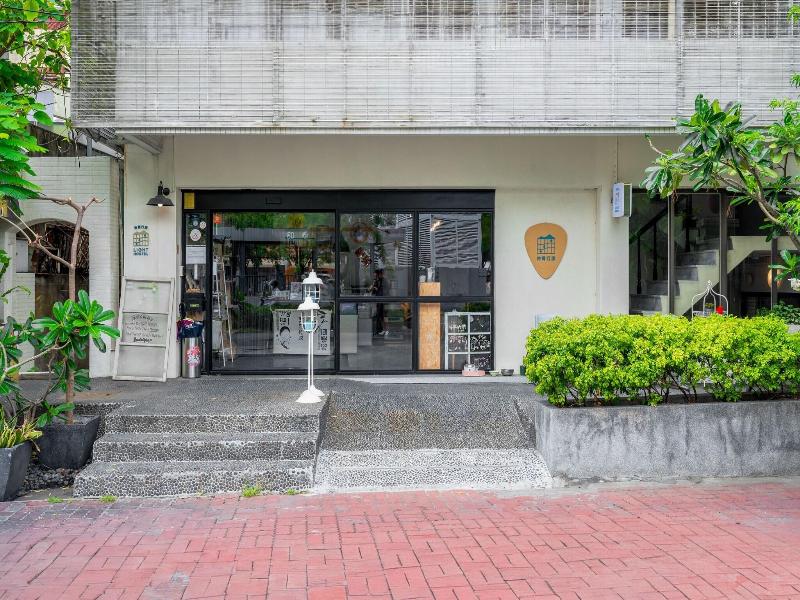 LIGHT HOSTEL TAINAN image
