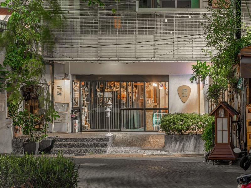 LIGHT HOSTEL TAINAN image