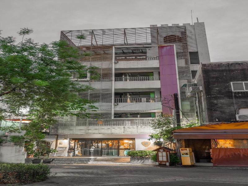 LIGHT HOSTEL TAINAN image