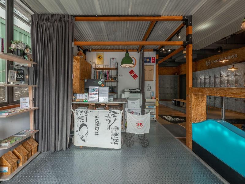 LIGHT HOSTEL TAINAN image