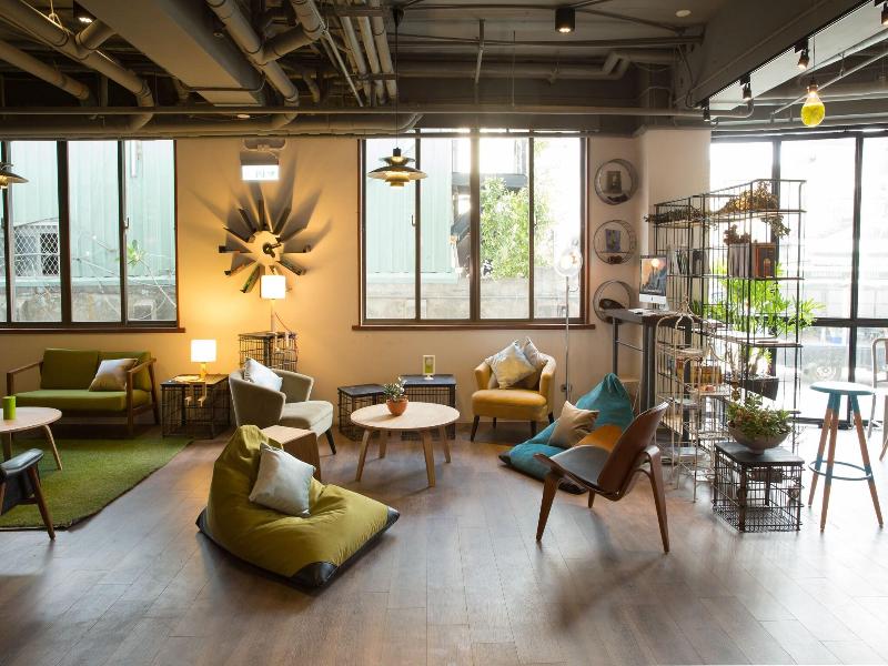 LIGHT HOSTEL TAINAN image