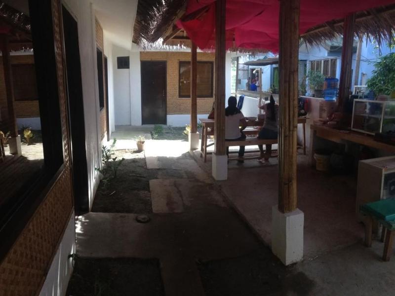 Lolas Lodge image