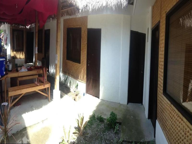 Lolas Lodge image
