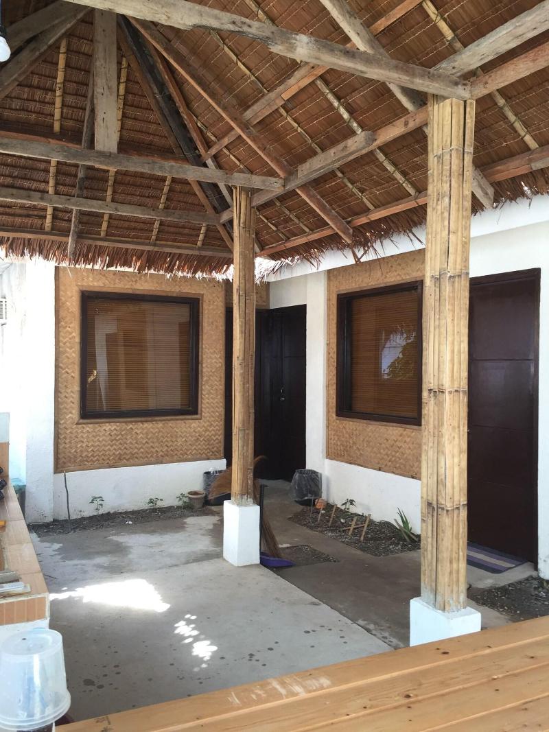 Lolas Lodge image