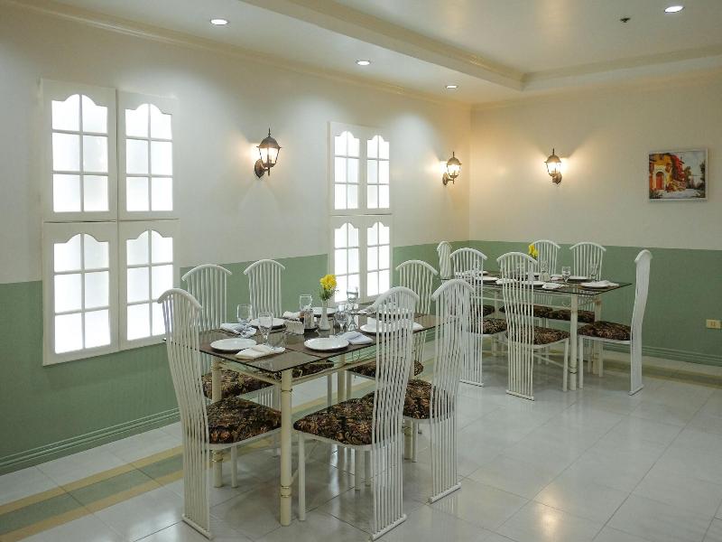 Crowne Garden Hotel image
