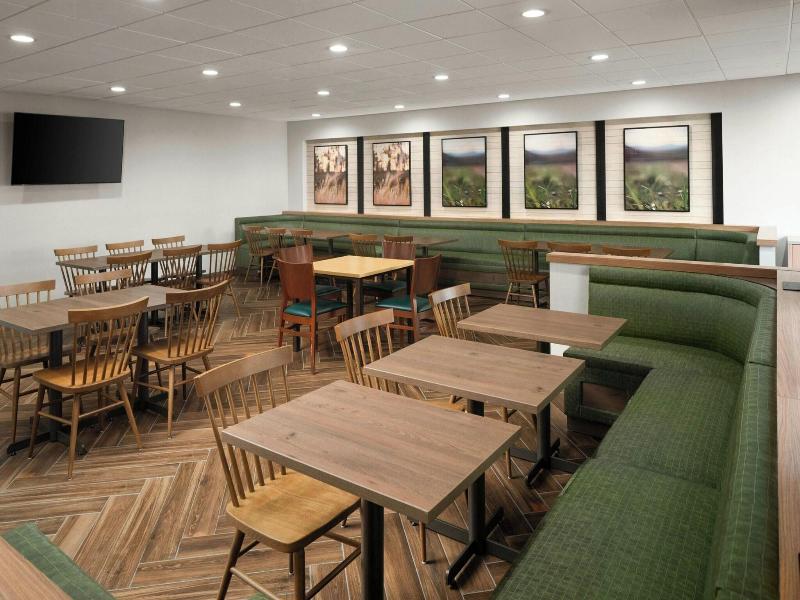 Fairfield Inn Suites Newark Liberty International image