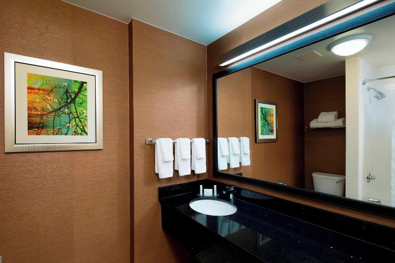 Fairfield Inn Suites Newark Liberty International image