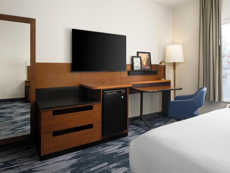 Fairfield Inn Suites Newark Liberty International image