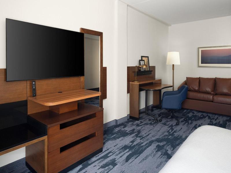 Fairfield Inn Suites Newark Liberty International image
