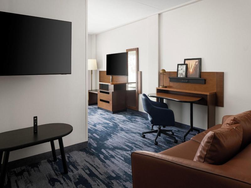 Fairfield Inn Suites Newark Liberty International image