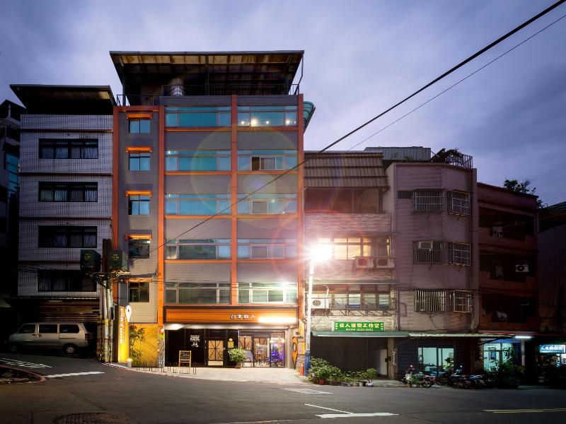 Taipei Travelers International Hostel image