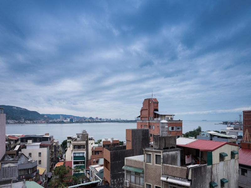 Taipei Travelers International Hostel image