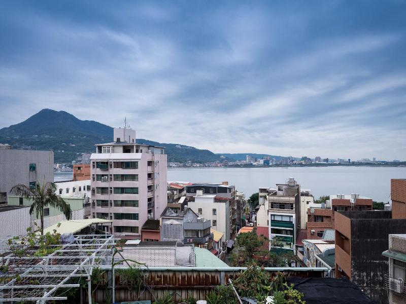 Taipei Travelers International Hostel image
