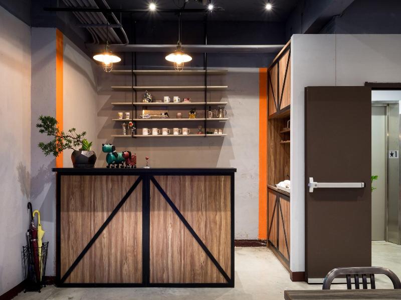 Taipei Travelers International Hostel image