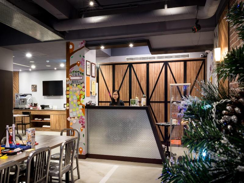 Taipei Travelers International Hostel image