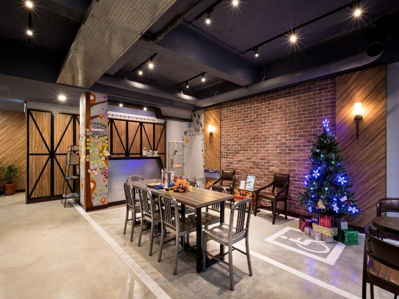 Taipei Travelers International Hostel image