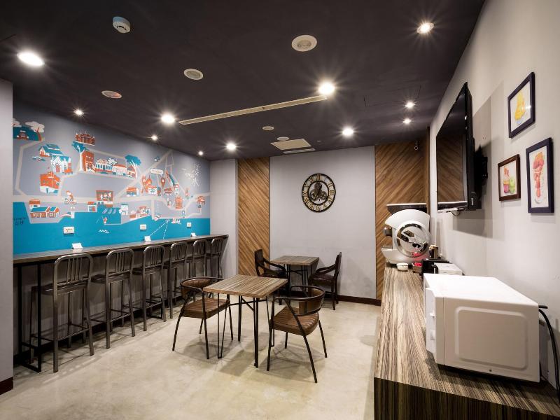 Taipei Travelers International Hostel image