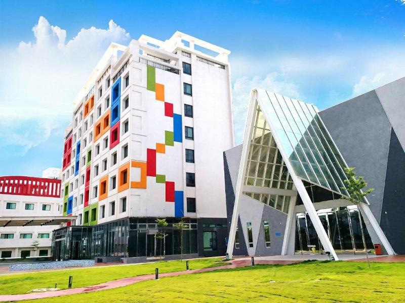 L'arc Hotel image