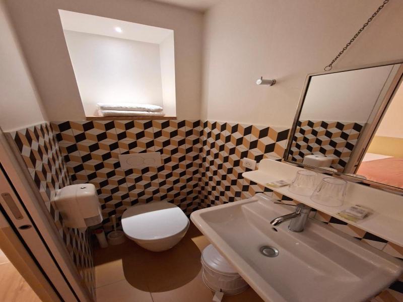 Caulaincourt Square Boutique Hostel image
