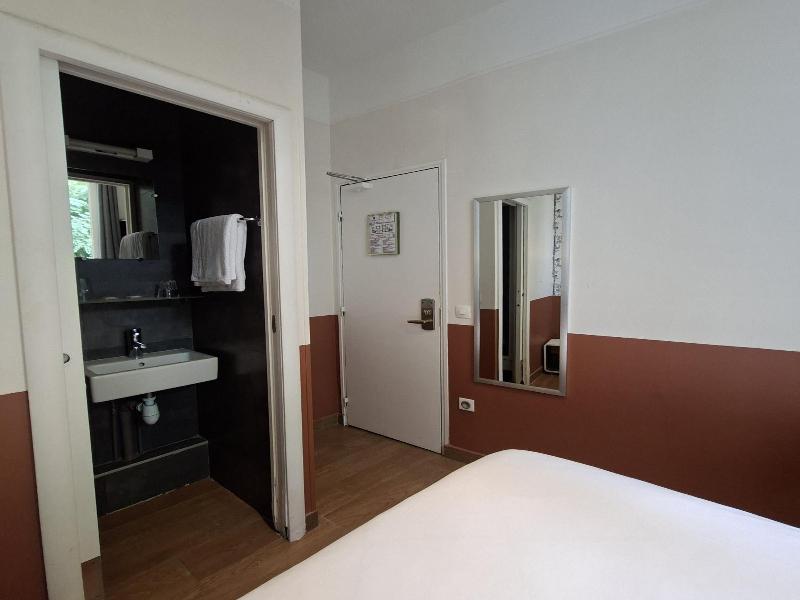 Caulaincourt Square Boutique Hostel image