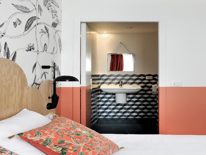 Caulaincourt Square Boutique Hostel image