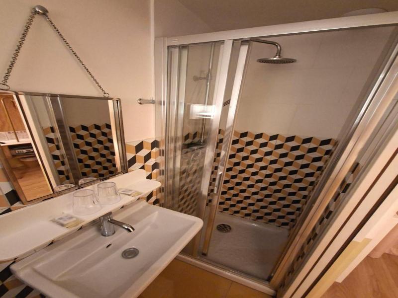 Caulaincourt Square Boutique Hostel image