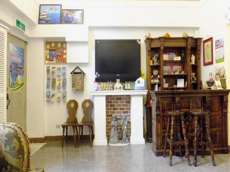 Gloria House image